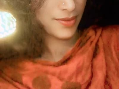 Check out Indian trans cam with Slim_HotBoy-54, admiring her mehendi decorated body and bindi adorned forehead during intimate chat