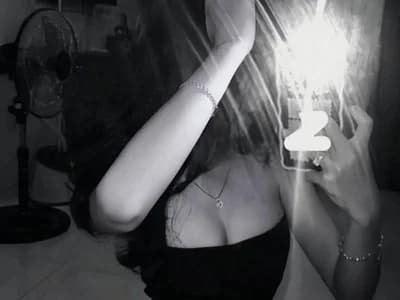 Join queer cam girl 'Lilywant' as she celebrates her uniqueness live