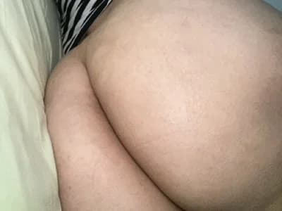 Girl luna_fatty loves to flirt and tease in her popular BBW chat room.