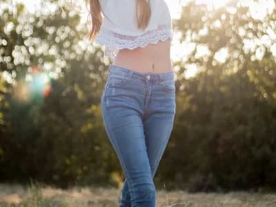 New Couple's intimate explorations begin in adult chat room Priya_strip1