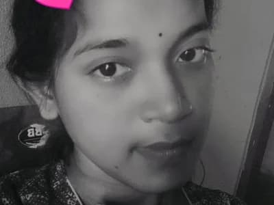 Join telugu cam girl vanithaa_telugu as she shows off intricate mehendi designs live