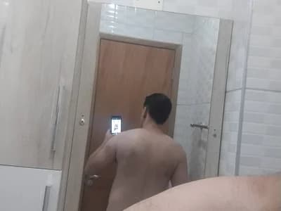 See guy LeoMaduroSP, a hot Brazilian cam star in action right now