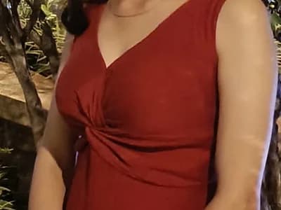 Indian beauty girl HOT-SPICYSANU showing off Hindi dancing skills online