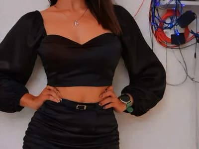 Watch trans girl heels X_Shaifalii tease with heeled feet in real-time