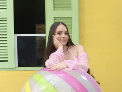 Girl skillfully demonstrate interactive toys on adult cams. MiaJacksonn