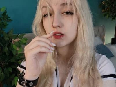 Fresh face girl new Meowixx_ starts her cam ride today, catch her live debut