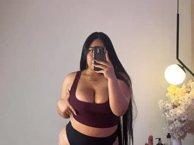 Watch girl tattoos veronica_hill_'s live stream to see her ink up close.