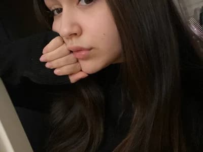 See teenage cam flirtation with girl teens EvelynFly online.