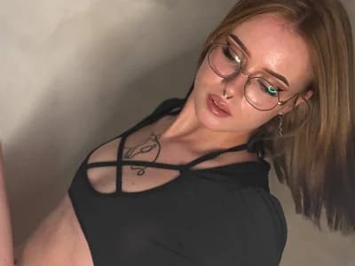 Friendly blond chat awaits with girl blondes teens royce_ghost1 SunKissedTeen.