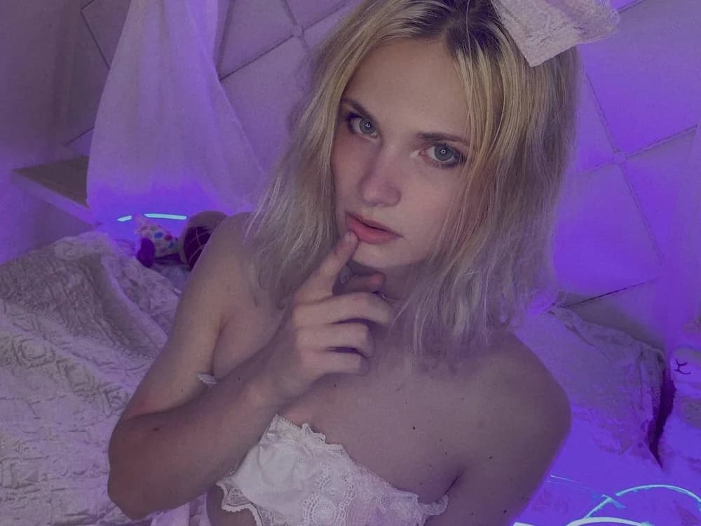 Join Milena_marshmalows for watch italian young trans models in intimate webcam shows.
