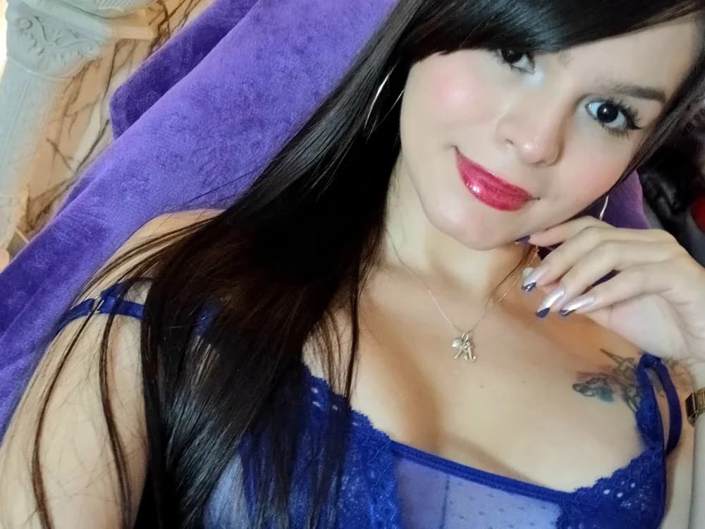 Watch trans EmiTranny in Middle priced privates mixed affordable mixed cam fun with trans models in middle priced privates