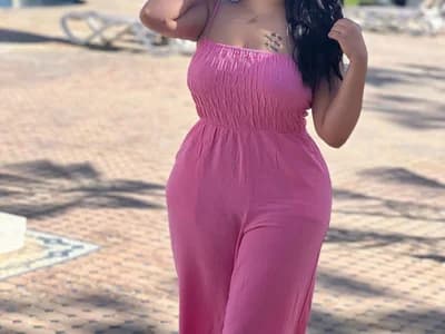 Ladies pegging action: girl Crystala_Arab leads the way