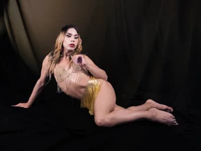 Trans Intimate topless encounter with she on her cam session. Daliana_Gounbolt