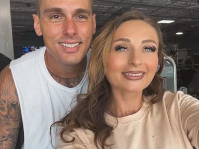 Small audience Small group of viewers welcome for couple's exclusive cam session. 2freaksandacam
