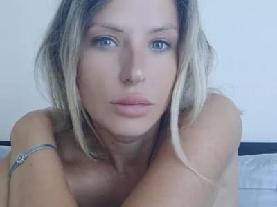 Fisting white Join her as she engages in a deep penetration cam session of white girl fisting Caniasa