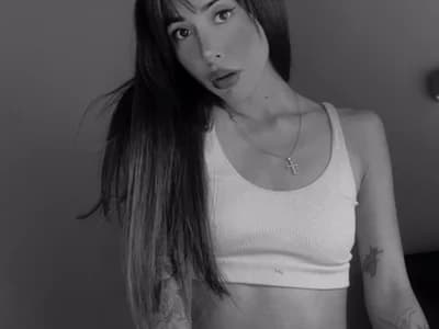 Check out lauravasquez's curves as she showcases her skills as an anal petite girl.
