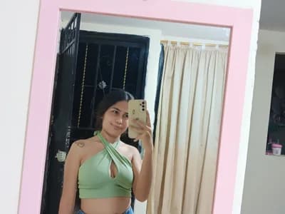 Girls get into private cam shows from their office desks with michell2.