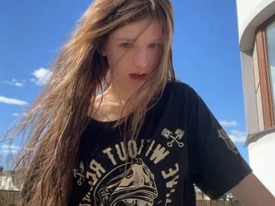 Girl Watch teens get into flirtatious cam banter. Kissme_Kira