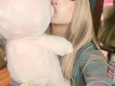 Recordable one-on-one with girl recordable privates lunaapppp revealing personal stories and fantasies.