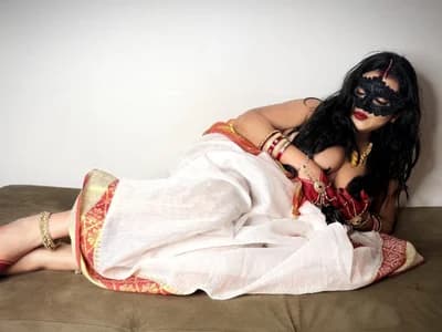 Chat with the beautiful model Blossam_07 on our sex cams today