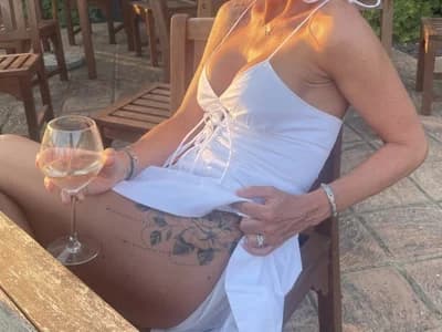 Interactive toys girl Online show off of interactive items with sexy models SexpotPolly