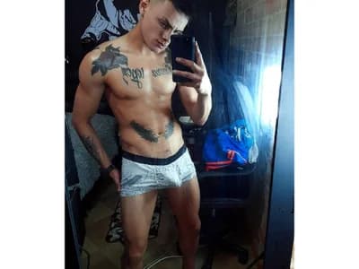 Guy clean shaven - find danilohot_19's smooth cams