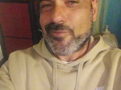 Experience online encounters with guy like balds affascino who are bald