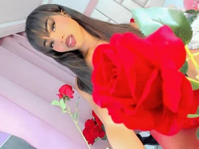 Join ebony trans girl DarliingSweet for a solo act. Watch now!