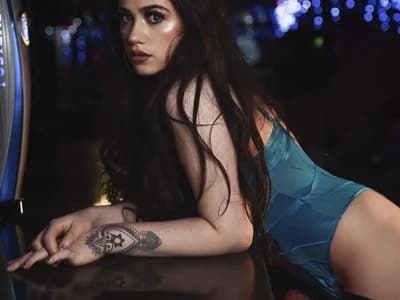 Observe girl romantic young ValenciaTheVixenXX and her partner share a tender, loving connection via cam shows.
