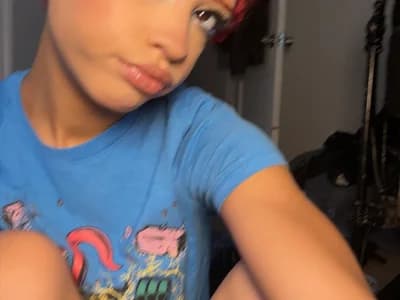 Nude chat with attractive American petite cam girl in private show - jojosbizarrelyf's beauty awaits.