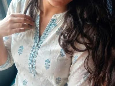 Girl jerk off instruction Sirisha_33 offers erotic edging classes, teaching solo play live lessons via webcam.