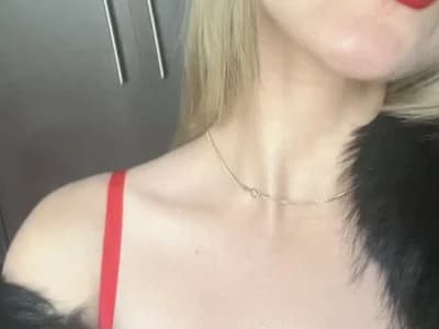 Teens Young girl' cam mischief entertains with teen talk. Rousaly
