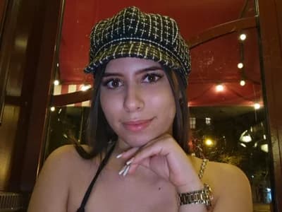 Cuckold Watch live as hotwife takes a trans bull's place karol093