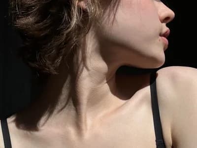 LinaFlamie enjoys watch petite cam girls show off their delicate frames in intimate shows.