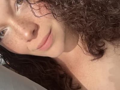 XoMisty enjoys nude chat with attractive american young cam girls in private shows.