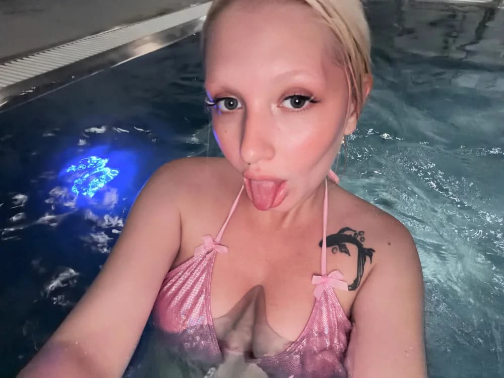 Elfi_InPublic