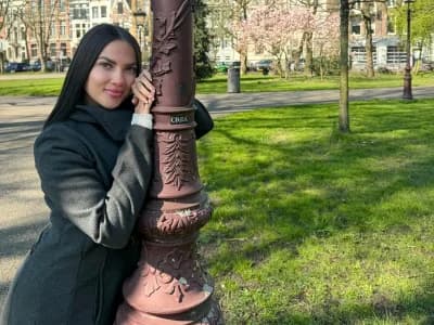 Join girl luxurious privates HannaBeckett for some sophisticated adult play.