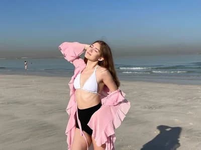 Witness couples intimately fingering in steamy cam sessions with BabyGOLLY.