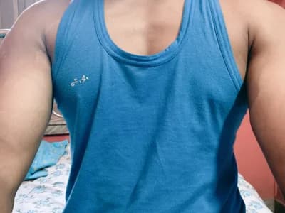 'guy Mr_Cajonny09': Indian model online for close conversations