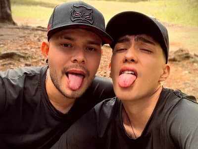 Guy swallow JuanY_David exhibiting tasteful swallowing, watch males gulp down respectfully
