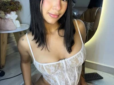 See fit latin cam girl like athletic latin Aida_moreno in action with her toned curves.