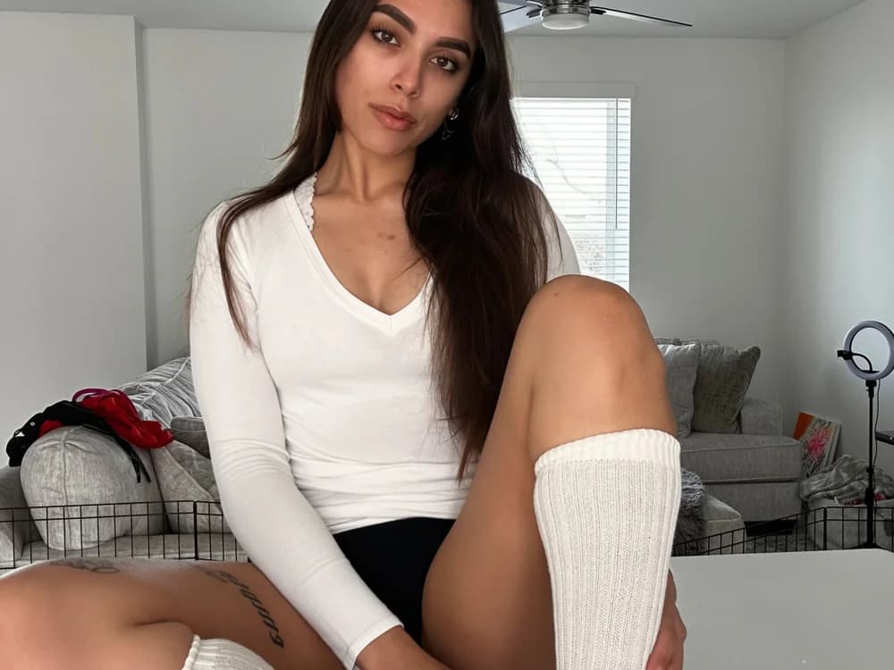 See Aussie beauties like girl australian MilaSeren show off their skills on cam.