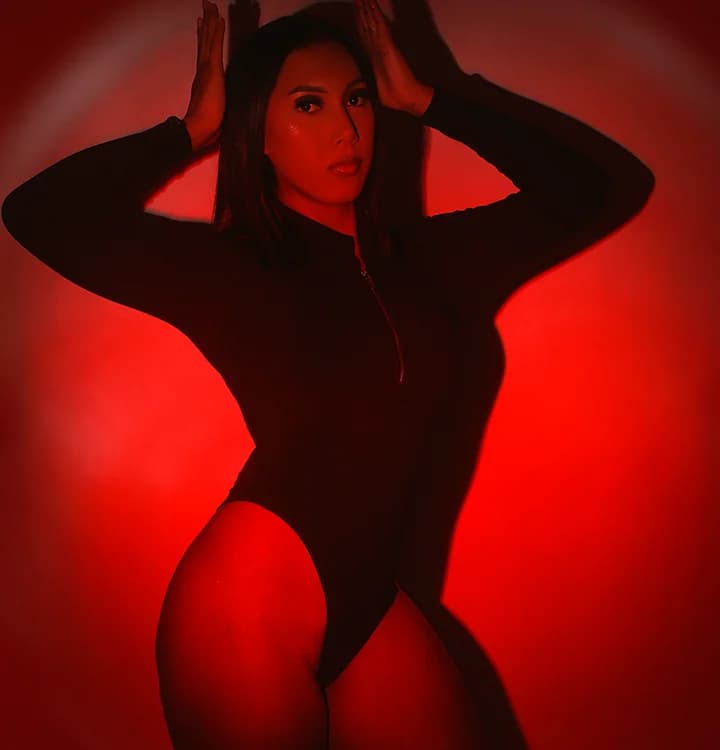 Mia_hornny_