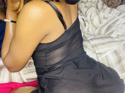Join to watch stunning ebony cam models like girl melaninxo perform live