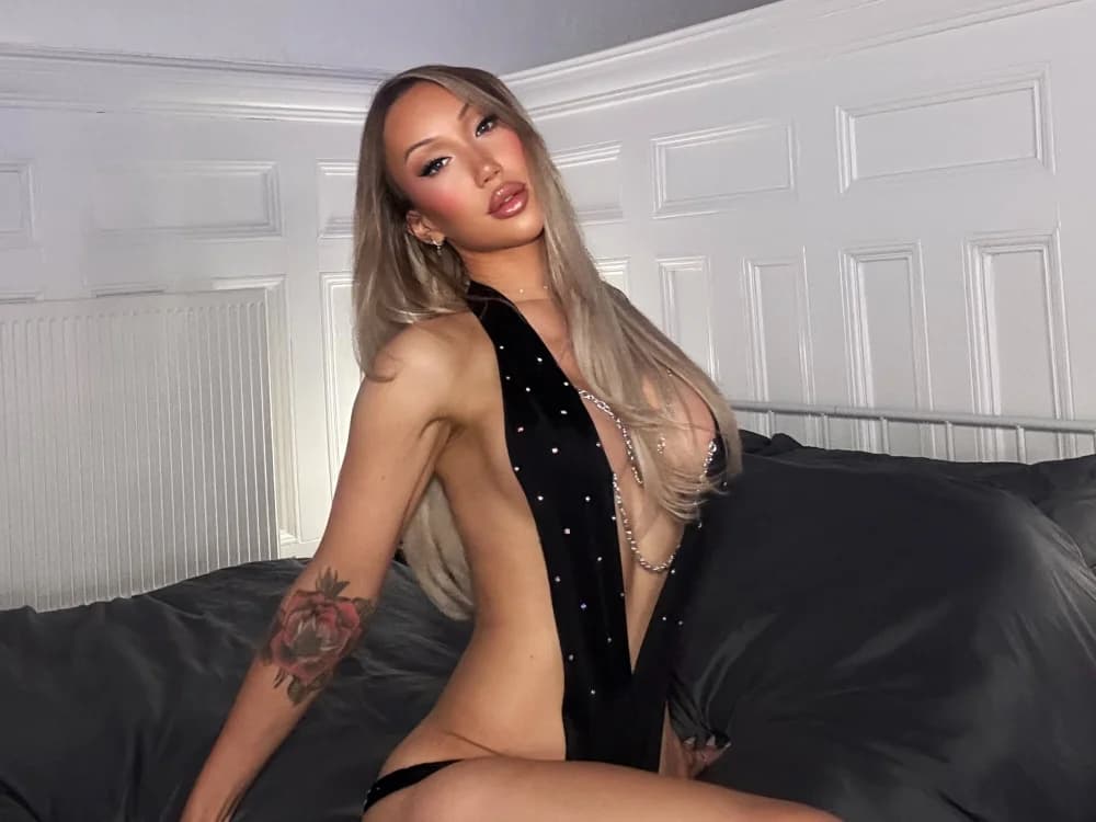 Browse our carefully selected trans cam shows, handpicked as an editorial choice for discriminating viewers with Allana29.