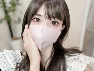 Suzuuu_u awaits you; enter the world of anime with this lovely girl.