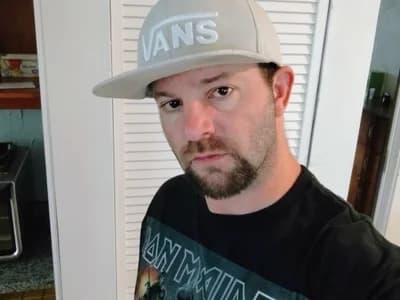 Guy clean shaven - find Salbo_87's smooth cams