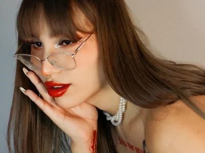 Refined crossdresser cam with the eloquent trans girl white auravg showing off her skills.