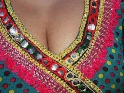 Check out this Indian erotic cam, couple shsjaks baring all in intimate setting
