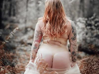 Big ass milfs See mature women couple cam with emphasis on their large rear assets live online TinkTink87